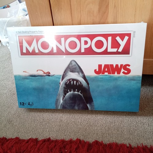 Hasbro monopoly jaws edition - hasbro,